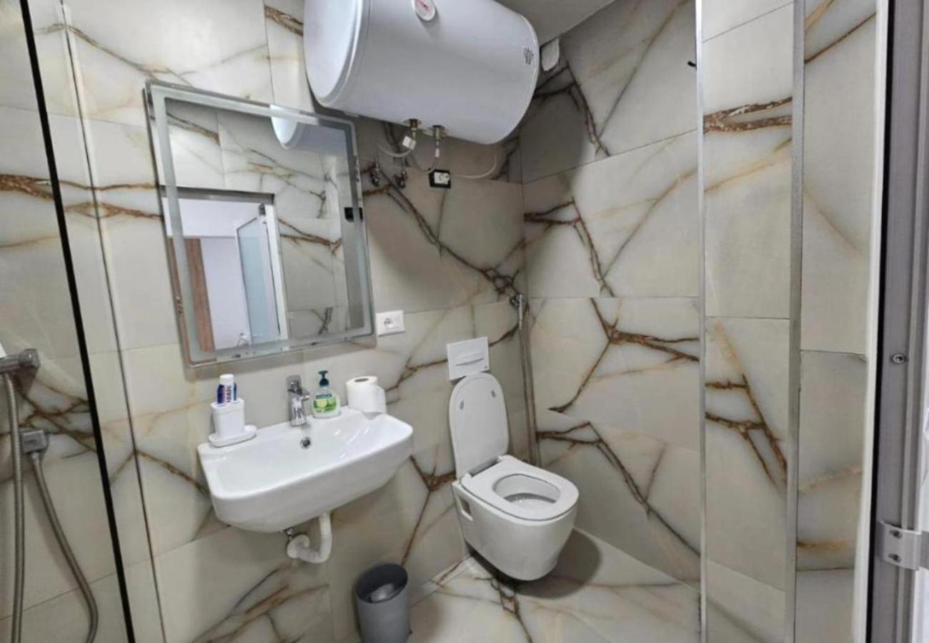 Kalpazo Myslym Shyri Tirana Exterior foto