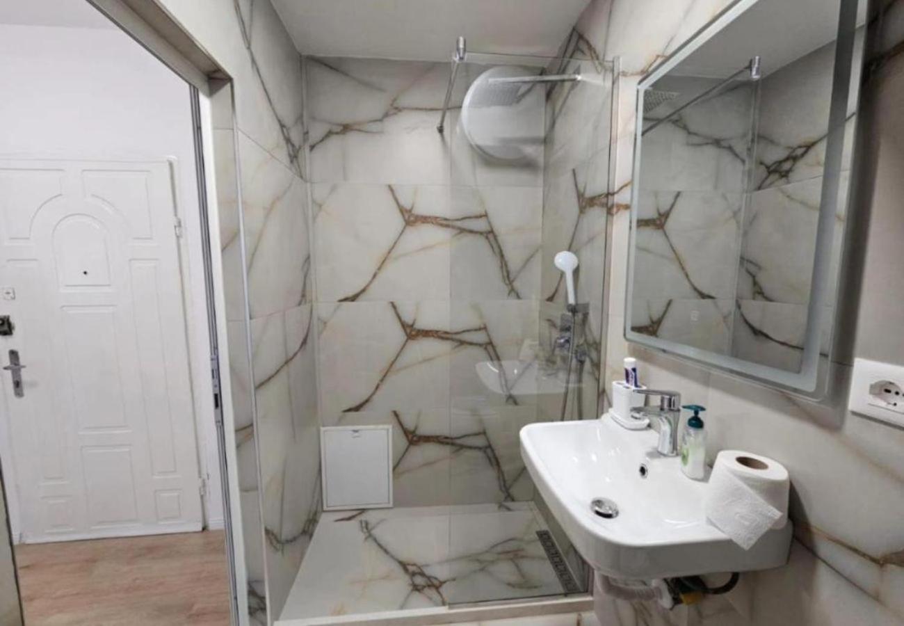 Kalpazo Myslym Shyri Tirana Exterior foto